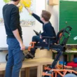 wózek inwalidzki dla dziecka elektryczny z wysięgnikiem